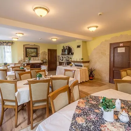 Sloneczna Roza Ze Sniadaniami 住宿加早餐酒店 斯克拉斯卡波伦巴
